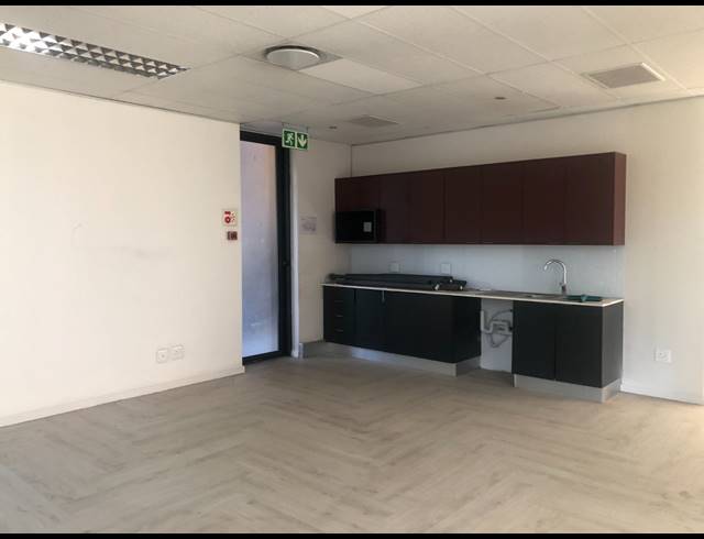 357M² OFFICE TO LET IN SANDHURST